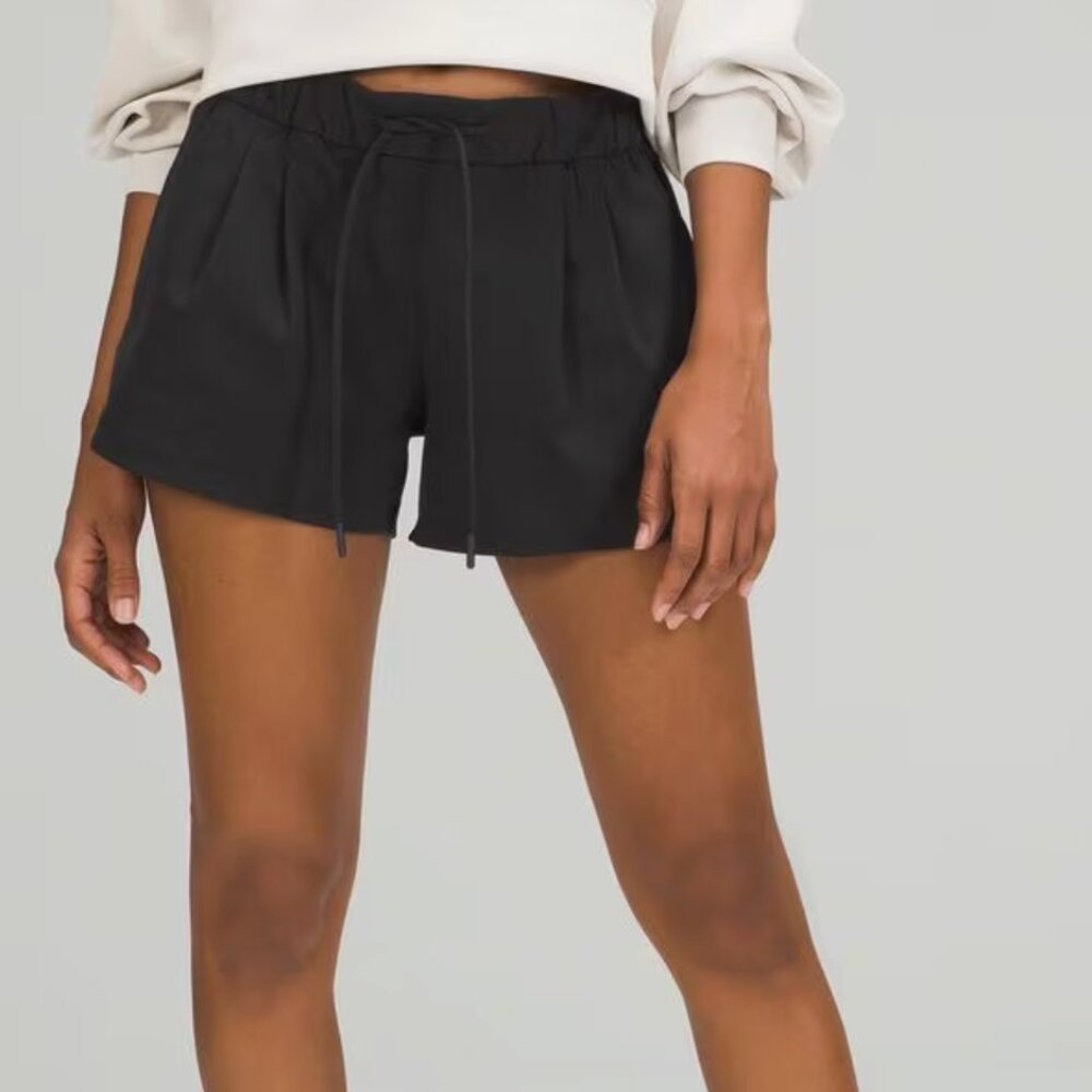 Stroll at Sundown Mid-Rise Short 3"